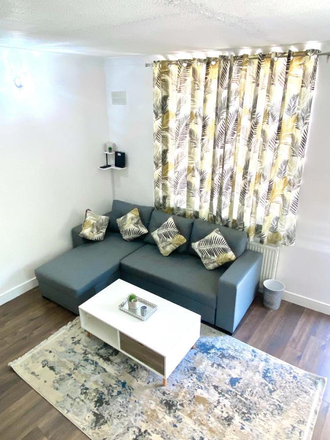Апартаменти 2 Bed Town Centre Nr Theatre Free Park Wi-Fi & Garden Ейлзбері Екстер'єр фото