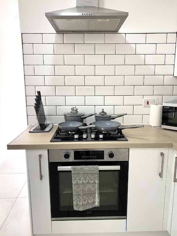 Апартаменти 2 Bed Town Centre Nr Theatre Free Park Wi-Fi & Garden Ейлзбері Екстер'єр фото