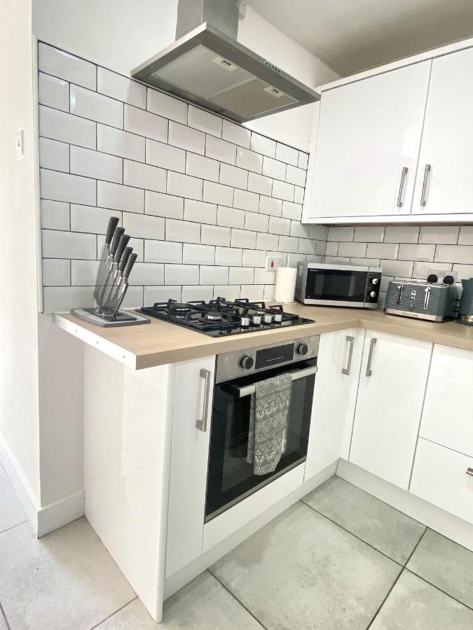 Апартаменти 2 Bed Town Centre Nr Theatre Free Park Wi-Fi & Garden Ейлзбері Екстер'єр фото