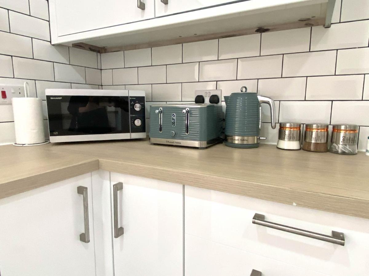 Апартаменти 2 Bed Town Centre Nr Theatre Free Park Wi-Fi & Garden Ейлзбері Екстер'єр фото