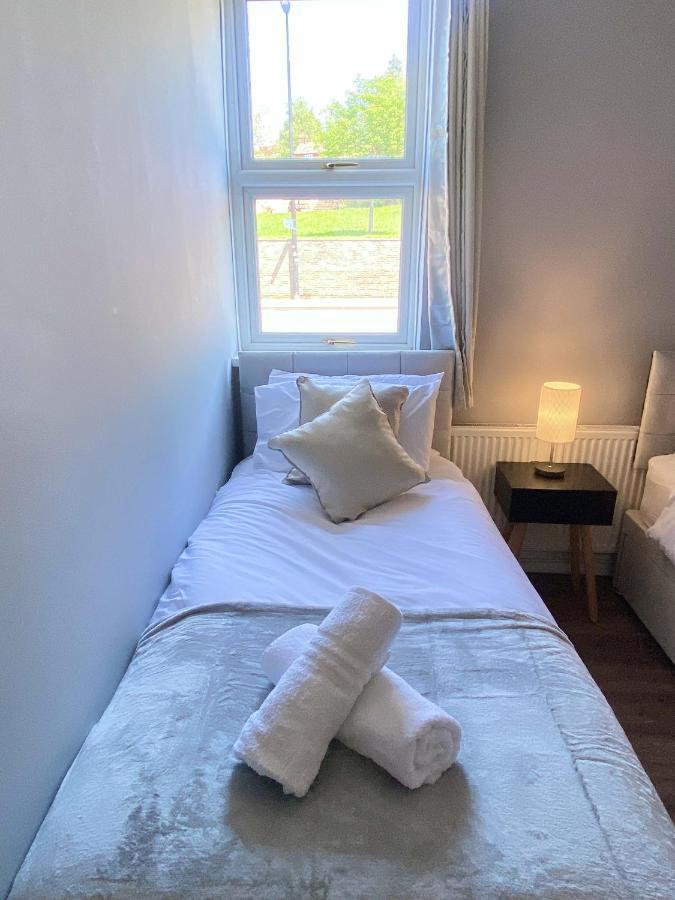Апартаменти 2 Bed Town Centre Nr Theatre Free Park Wi-Fi & Garden Ейлзбері Екстер'єр фото