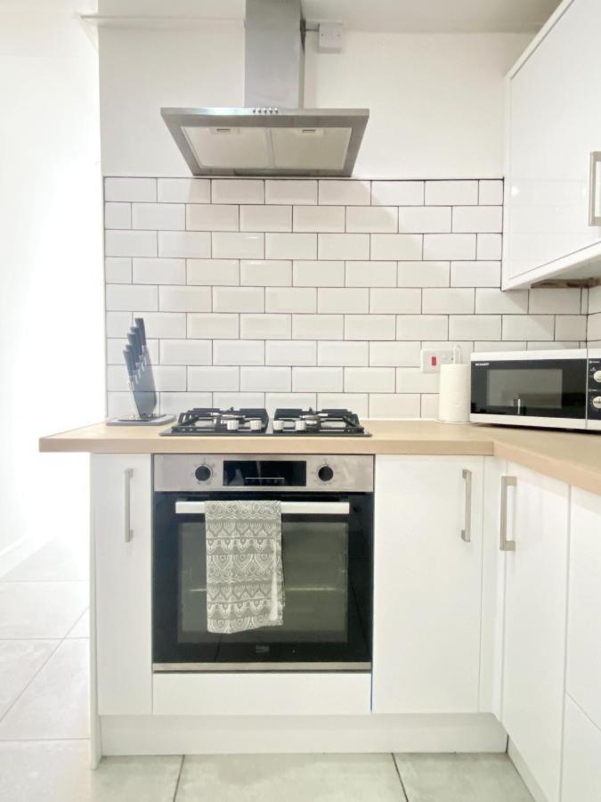 Апартаменти 2 Bed Town Centre Nr Theatre Free Park Wi-Fi & Garden Ейлзбері Екстер'єр фото