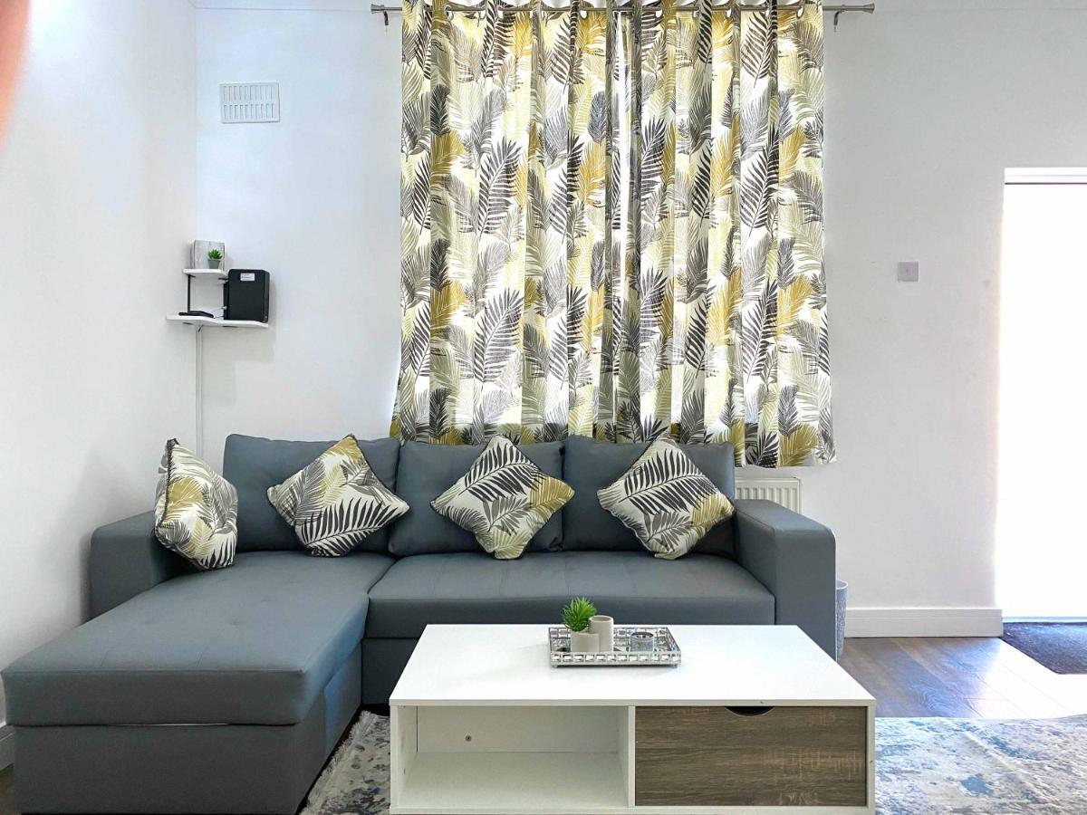 Апартаменти 2 Bed Town Centre Nr Theatre Free Park Wi-Fi & Garden Ейлзбері Екстер'єр фото